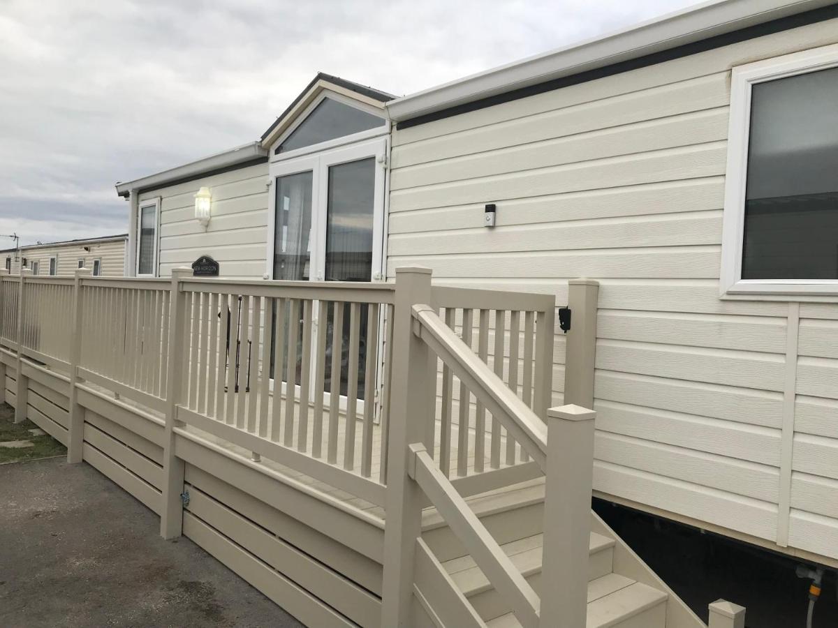 Hot Tub Accommodation North Wales Caravan Rhyl Eksteriør billede